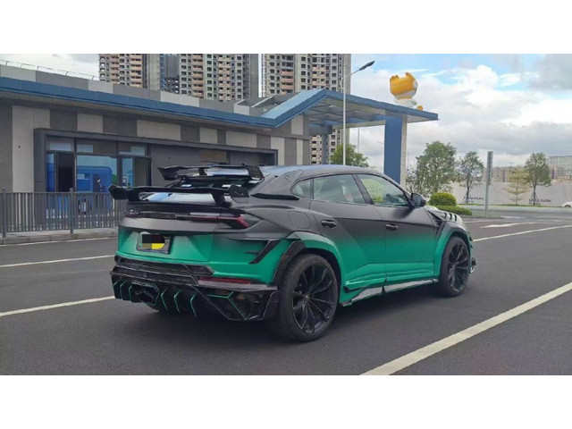 Urus Комплект карбоновых деталей