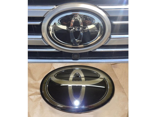Toyota Land Cruiser 200 Эмблема литая на решетку оригинал