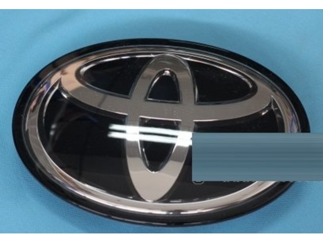 Toyota Land Cruiser 200 Эмблема литая на решетку оригинал