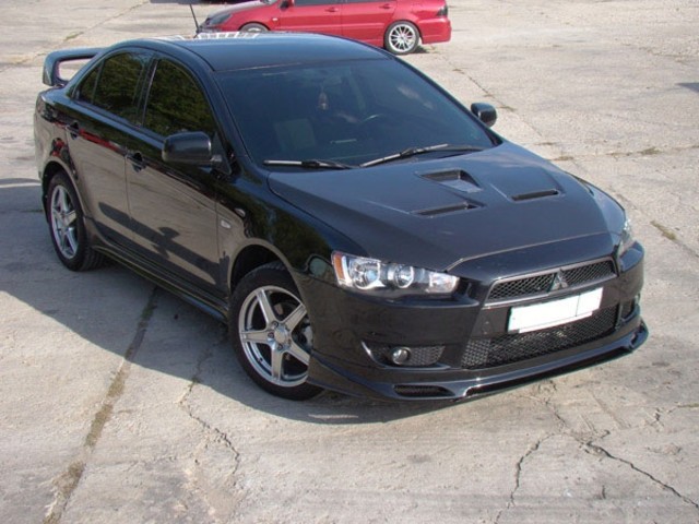 Капот EVO 10 на Lancer X. Некрашеный.