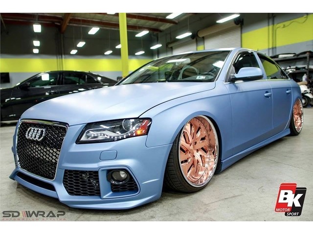 Audi A4 08-11 Передний бампер Caractere